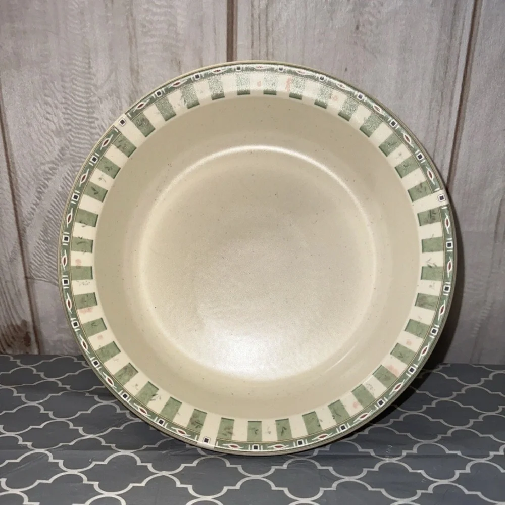 Decorative Bowl with Green Leaf Pattern